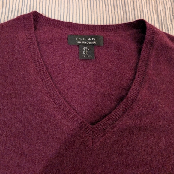CASHMERE v Neck Burgundy Maroon Sweater XL Tahari - Picture 4 of 5
